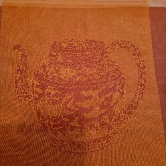 Beautiful French Brand Jacquard Francais Tablecloth - Picture 4 of 9